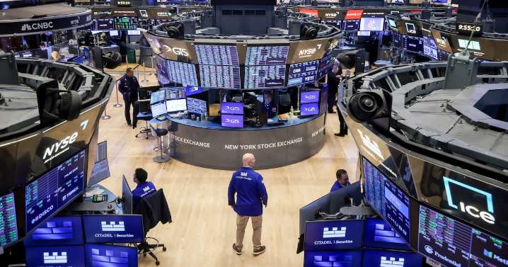 S&P 500 sube tras datos laborales mixtos y cautela previa a decisión de la Fed