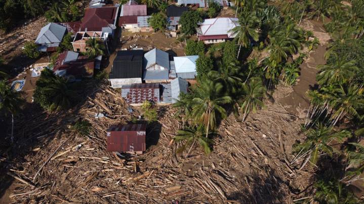Inundaciones en Asia: más de un millar de muertos en Indonesia, Sri Lanka y Tailandia