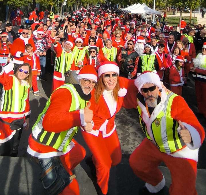 500 motoristas recorren Alicante recogiendo juguetes