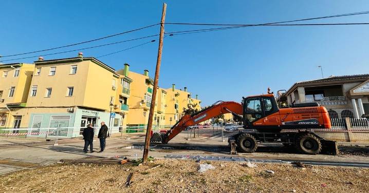 El Ayuntamiento de Vélez-Málaga inicia las obras de la rotonda de El Romeral "para mejorar la seguridad y la fluidez del tráfico"