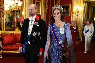 Sorprende Kate Middleton con tiara de 1853
