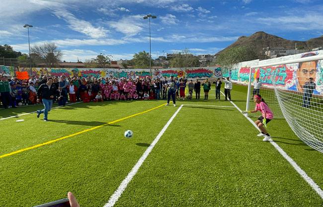 Entrega Javier Díaz cancha de primer nivel en la Espinoza Mireles