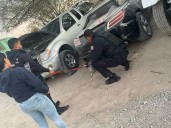 Policías al rescate: salvan lomito atrapado en canal y conmueven a toda la colonia