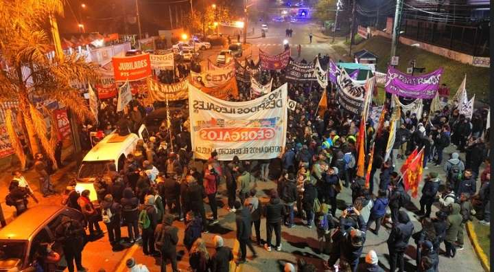 Trabajadores despedidos de Georgalos exigen paro y movilización contra la reforma laboral