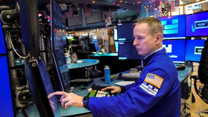 Stocks higher, dollar to extend losing streak, as markets weigh rate cuts