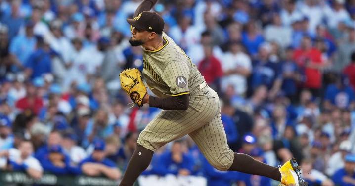 Robert Suárez y los Bravos de Atlanta acuerdan contrato de 45 millones por tres años