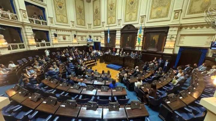 Kicillof logra destrabar apoyos y avanza el endeudamiento bonaerense