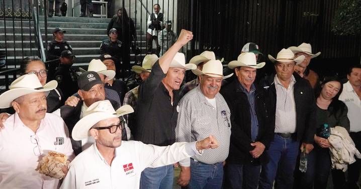 Campesinos amagan con reanudar bloqueos