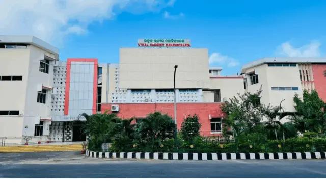 Utkal Sangeet Mahavidyalaya Students Block Road In Bhubaneswar Alleging Harassment By Faculty
