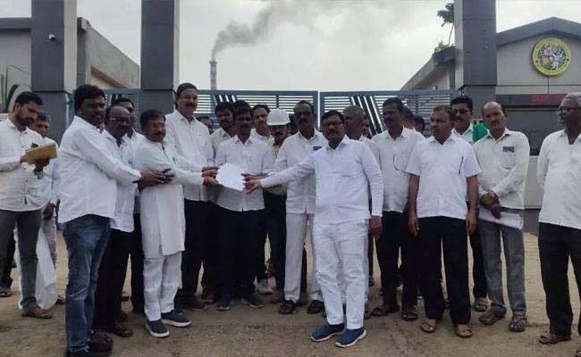 Farmers in Chincholi demand better MSP, accuse sugar factory owne...