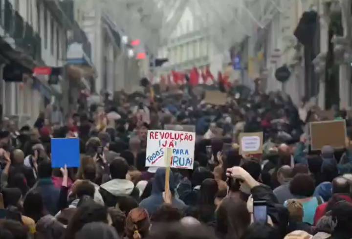 Similar a la de Milei. Millones de personas se movilizaron en Portugal en protesta contra una reforma laboral