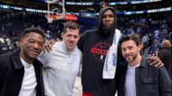 Penguins Malkin shares picture with teammates, NBA superstar Durant