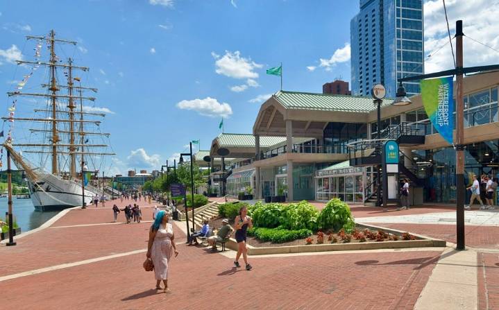 Inner Harbor Cheesecake Factory to close Jan. 24