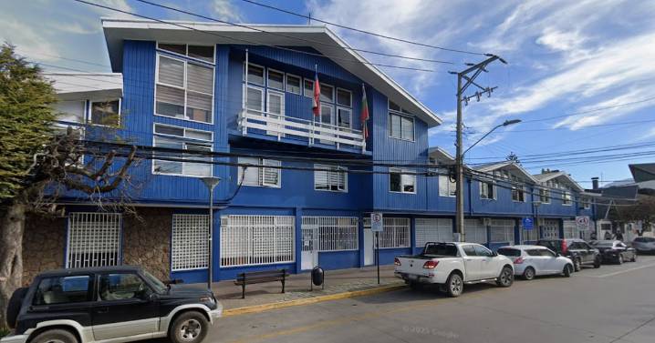Dos funcionarios detenidos: PDI allana Municipalidad de Coyhaique por investigación de entrega de licencias de conducir