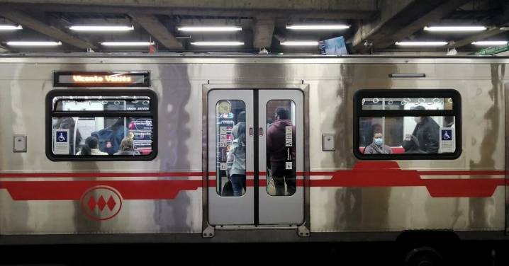 Metro normaliza servicio en Línea 2 tras cerrar varias estaciones debido a emergencia por persona en las vías