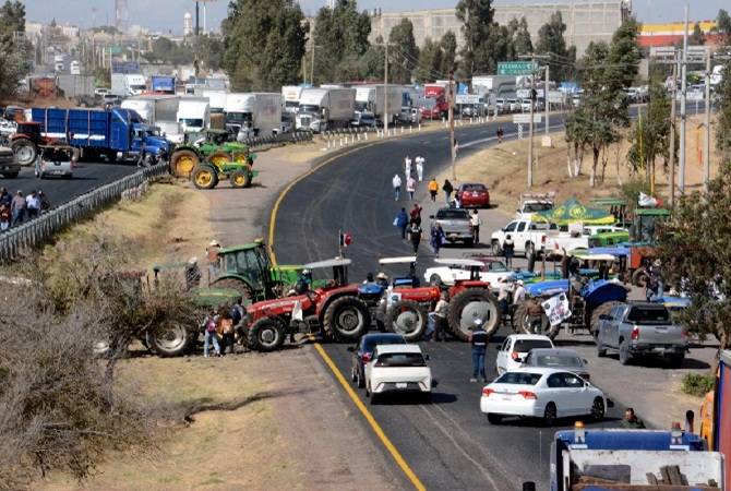 Agricultores liberan cruces internacionales de Chihuahua tras nueva ley de agua