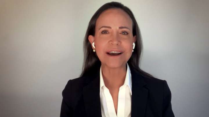 María Corina Machado, líder de la oposición venezolana, pide al pueblo hondureño cuidar el voto y mantenerse atento al cierre de las urnas