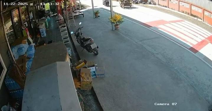 Thailand: Out-of-control motorcycle crashes into shop