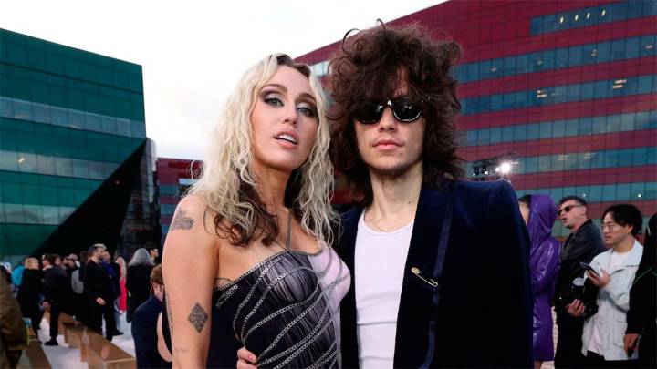 Miley Cyrus se comprometió con Maxx Morando tras cuatro años de relación