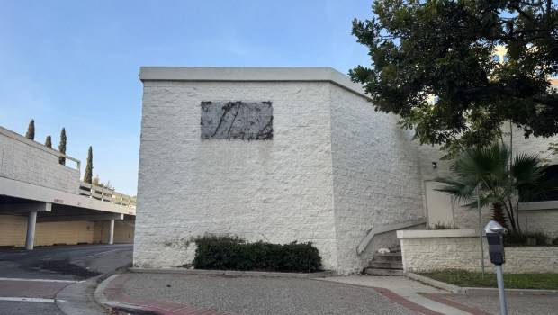 Mystery surrounds vanished Green Onion restaurant sign in San Pedro