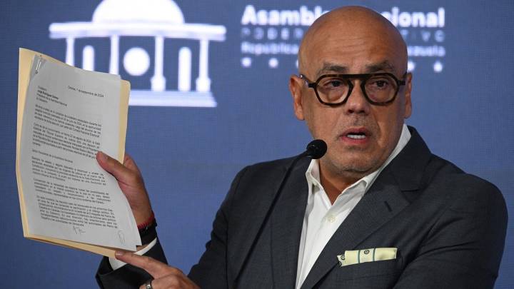 Jorge Rodríguez dice haberse reunido con familiares de lancheros asesinados en el Caribe pero resguarda su identidad por "amenazas"