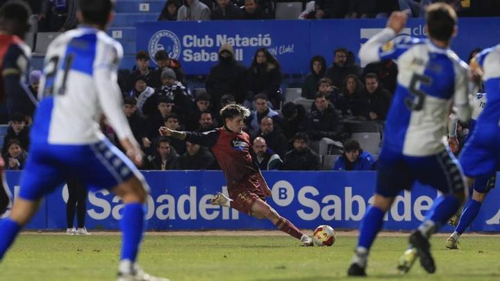 Una década después, una defensa de casa en el Deportivo
