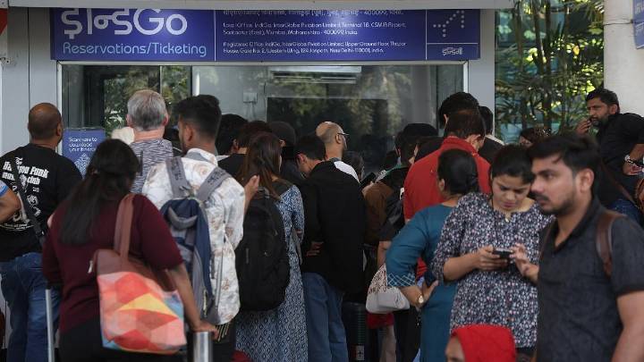 IndiGo Crisis: Govt Orders 5% Cut In Airline’s Winter Schedule; Senior MoCA Officials Rush To Airports Amid Massive Flight Disruptions