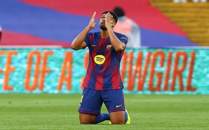 Hace Ronald Araujo un viaje espiritual a Jerusalén para recuperar fuerzas