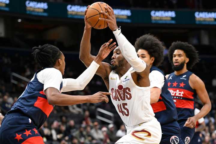 Donocan Mitchell scores 24 of his 48 points in 4th quarter to rally Cleveland Cavaliers past Washington Wizards 130