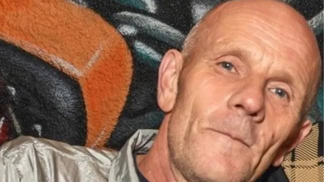 Man dies while trying to put up Union Flag on lamp post