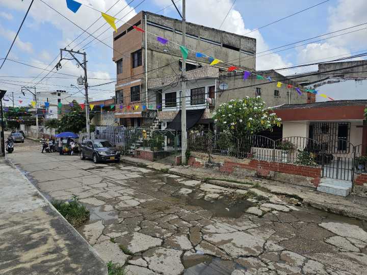 Alcaldía reparará la vía principal de Villa Rubia tras 20 años de deterioro