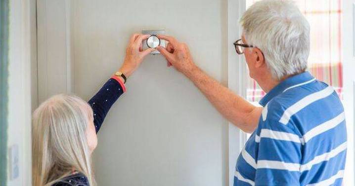 Lowest thermostat temperature to avoid frozen pipes at home without hiking energy bills