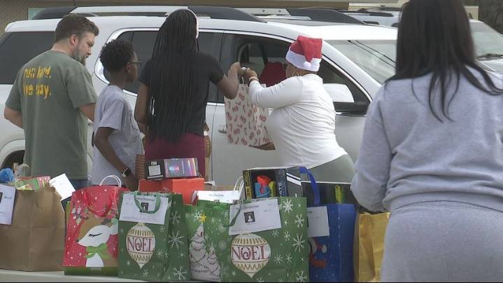 Turning grief into giving: Montrell Jackson's family brings holiday joy to hundreds