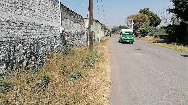 Vecinos de Calderón denuncian falta de servicios y abandono vial en Cuautla