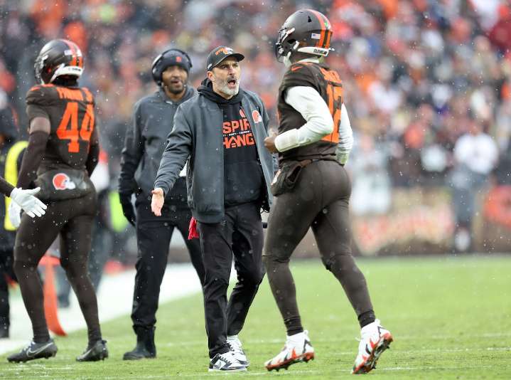 Why Kevin Stefanski’s structured system and Shedeur Sanders’ freestyle abilities might create Browns’ quarterback solution