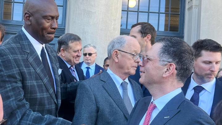 NASCAR settles federal antitrust case, gives all teams the permanent charters they wanted