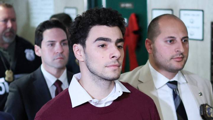 911 Call Leading To Luigi Mangione's Arrest Played For First Time