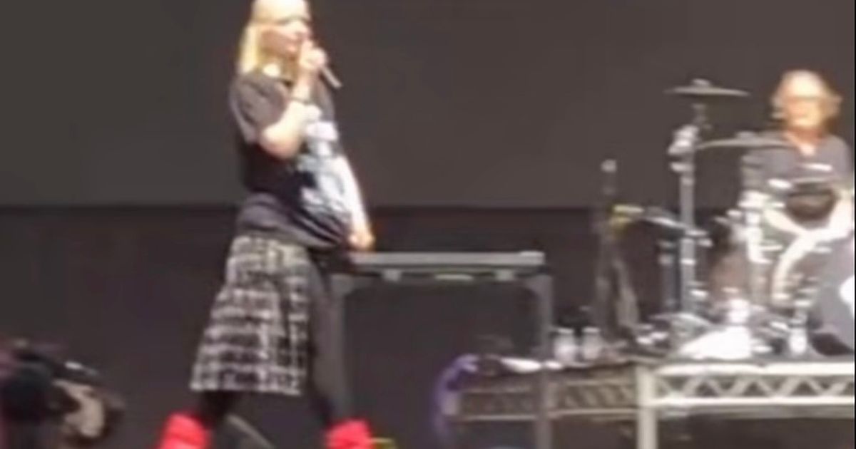 Garbage singer apologises after x-rated rant at fan over beach ball at Australian gig