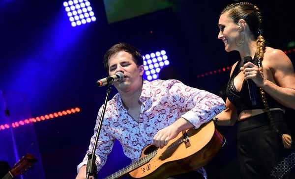 Soledad Pastorutti y Nahuel Pennisi emocionaron al folklore argentino