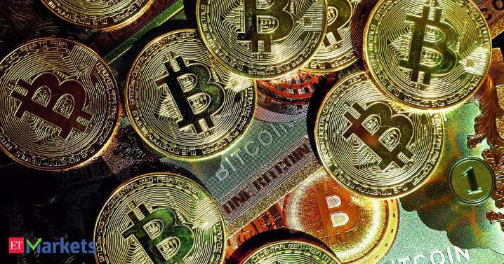 Bitcoin slips nearly 2% to $92K, Ethereum shows breakout cues around $3,200