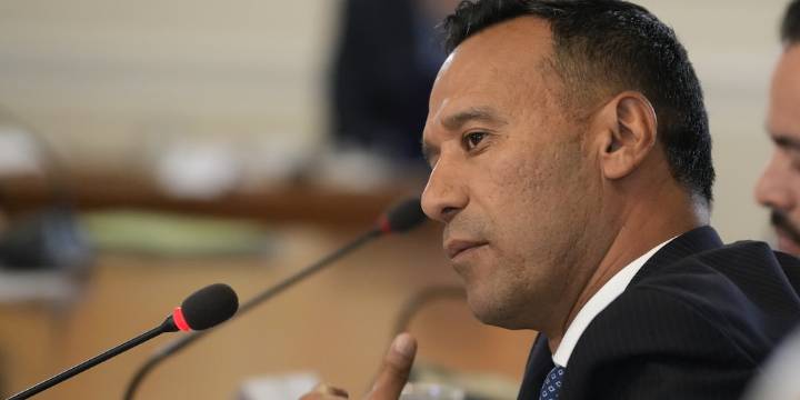 Pedro Sánchez se defendió con furia ante acusaciones de negociaciones secretas con alias Calarcá: “Yo no soy ningún delincuente”