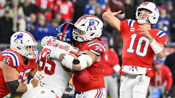 Take a look: Patriots roll over Giants 33-15 on Monday Night Football