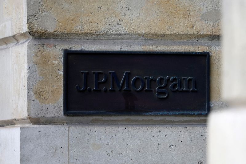 JPMorgan hires two senior bankers to expand mid