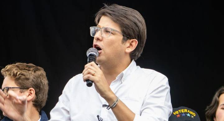 Noche de las velitas: las luces que se apagaron en 2025 y que seguirán alumbrando con su legado