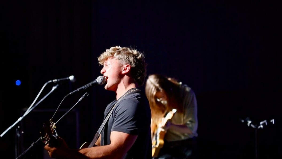 Ruari Brownell Steps Into His Own with the Release of “Pretty Little Thing”