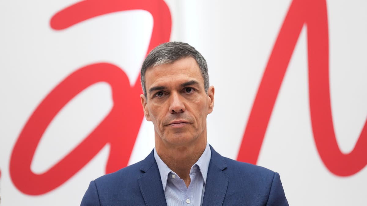 Sánchez impone calma a la inquietud de los socios que le piden que reaccione ante las denuncias de acoso y los casos de corrupción