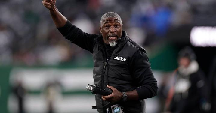 Inspired by Philip Rivers, Jets coach Aaron Glenn jokes about making a comeback at 53