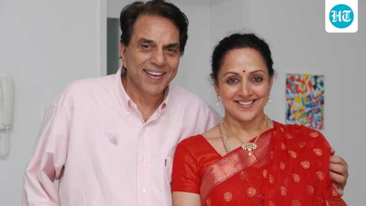 Hema Malini gives emotional speech at Dharmendra's prayer meet