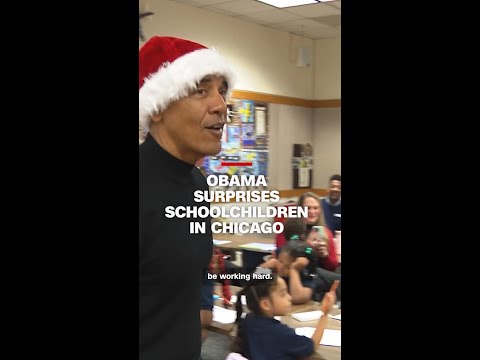 Obama surprises schoolchildren in Chicago