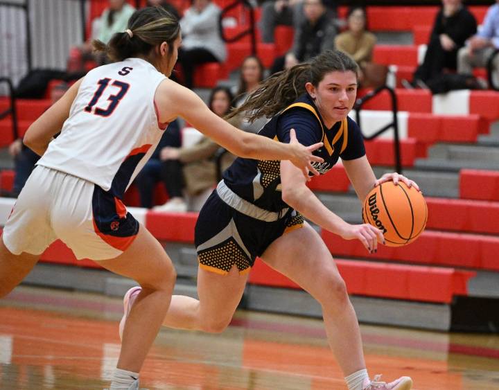 Basketball: Neuqua Valley's Nalia Clifford scores 1,000
